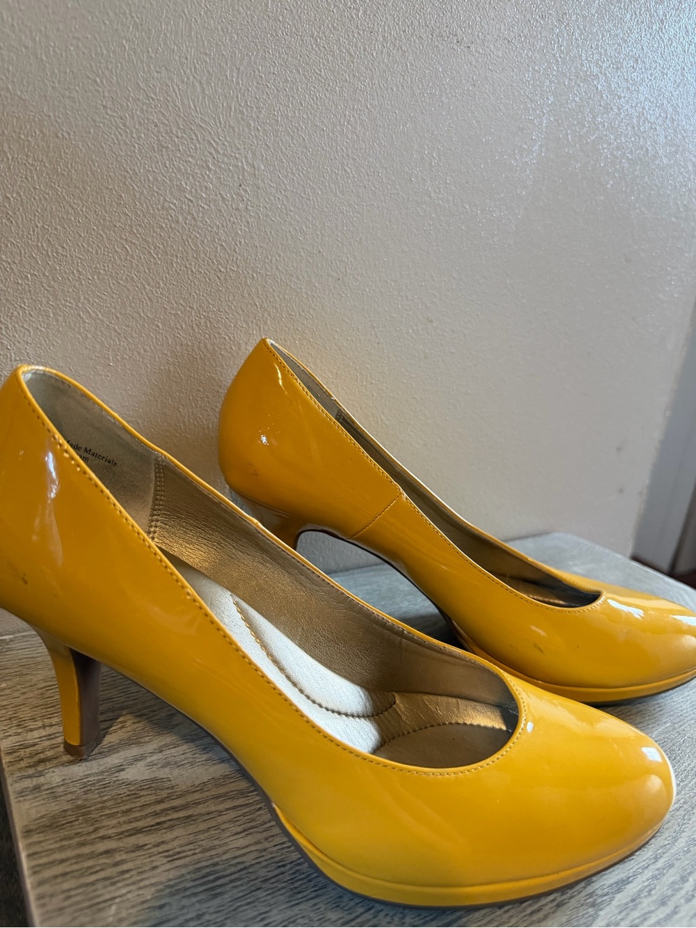 Kelly & Katie Glossy Mustard Yellow Patent Heel Pumps - Picture 3 of 9